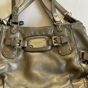 MICHAEL KORS Metallic Silver Gray Pebbled Leather Hobo Style Bag